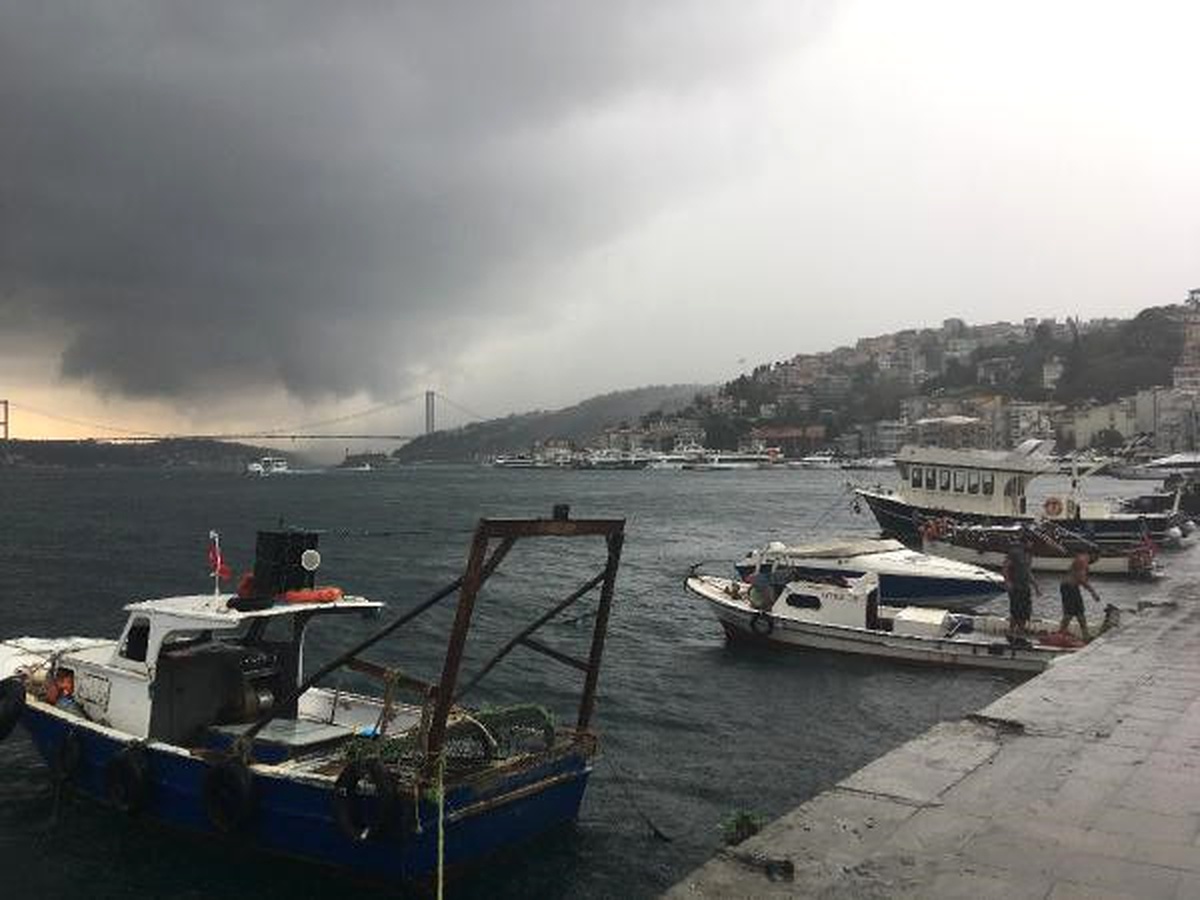 İstanbul Boğazı\'nda Yağış Etkili Oluyor