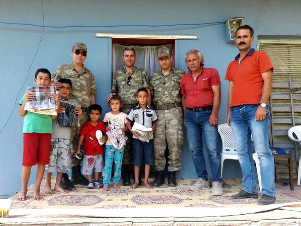 Muradiyeli Çocuklara Jandarmadan Bayram Hediyesi