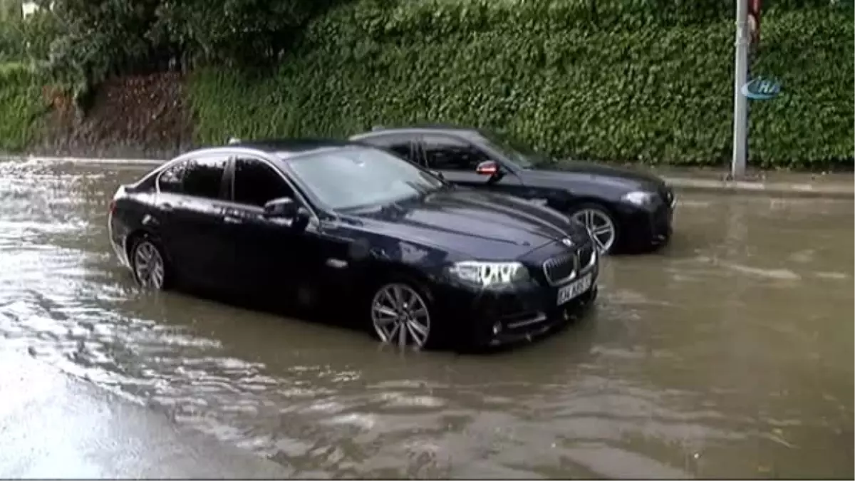 Taşkışla Tüneli Girişini Su Bastı, Araçlar Mahsur Kaldı