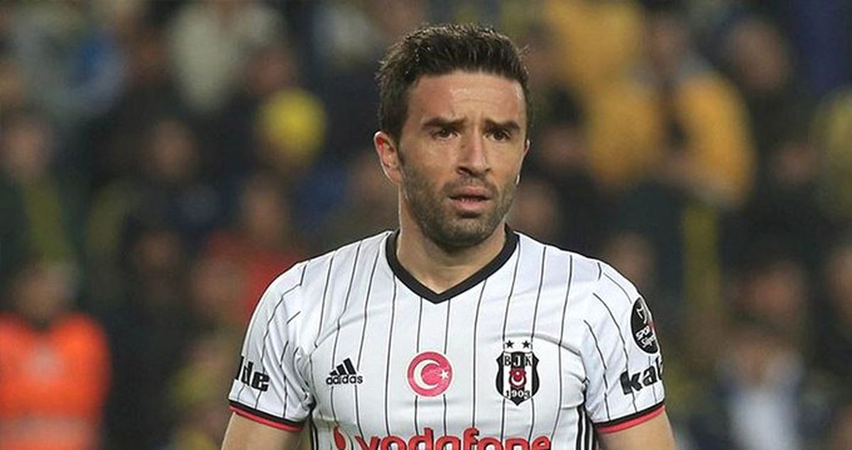 Sakatlığı Nedeniyle Ameliyat Olan Gökhan Gönül, Ekim'de Top Başı Yapacak