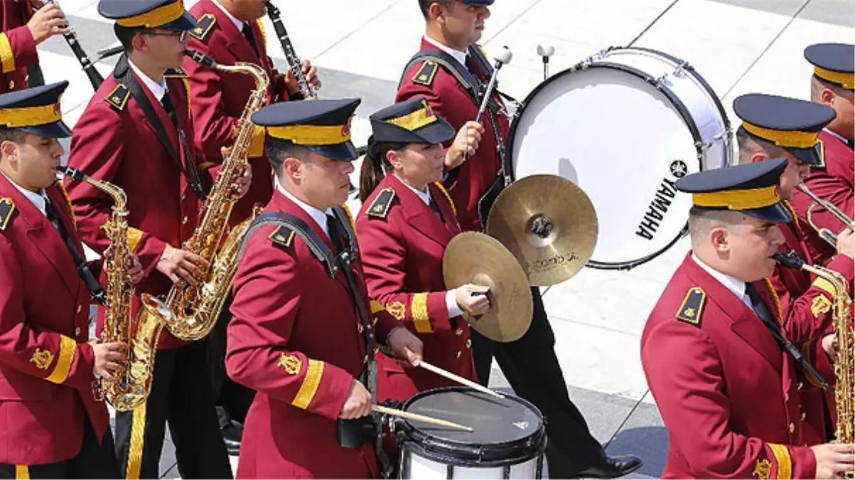 Şehit Cenazesinde Bir İlk! Mustafa Itri'nin 'Tekbir' Eseri Eşliğinde Uğurlandı