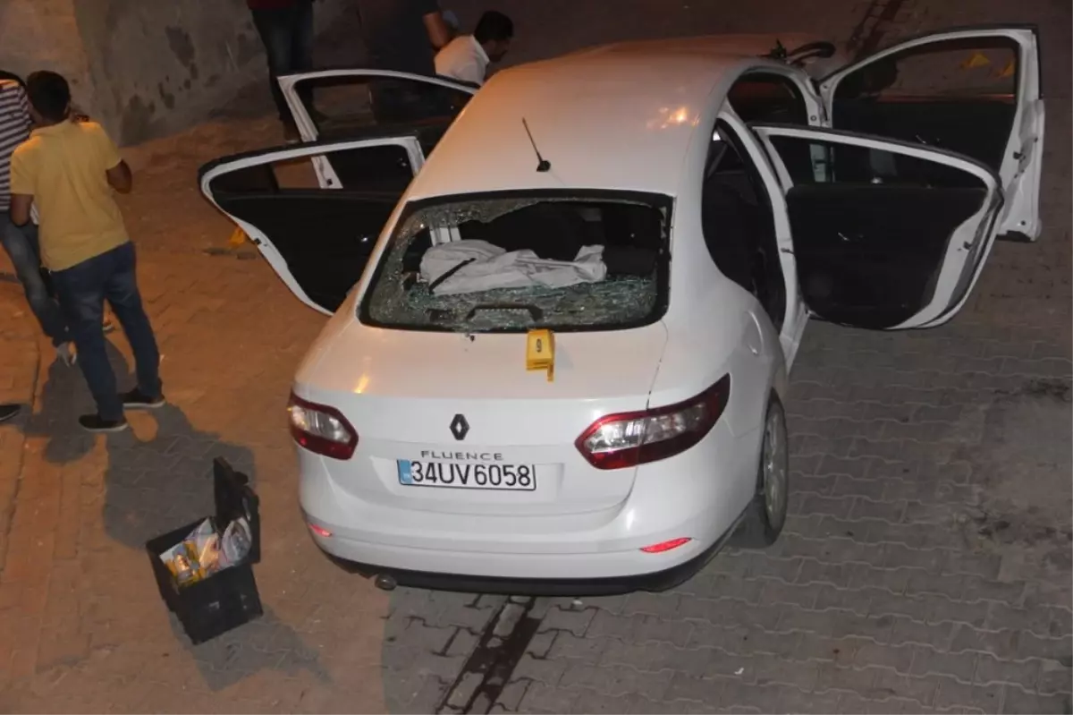 Seyir Halindeki Otomobile Silahlı Saldırı: 1 Ölü, 1 Yaralı