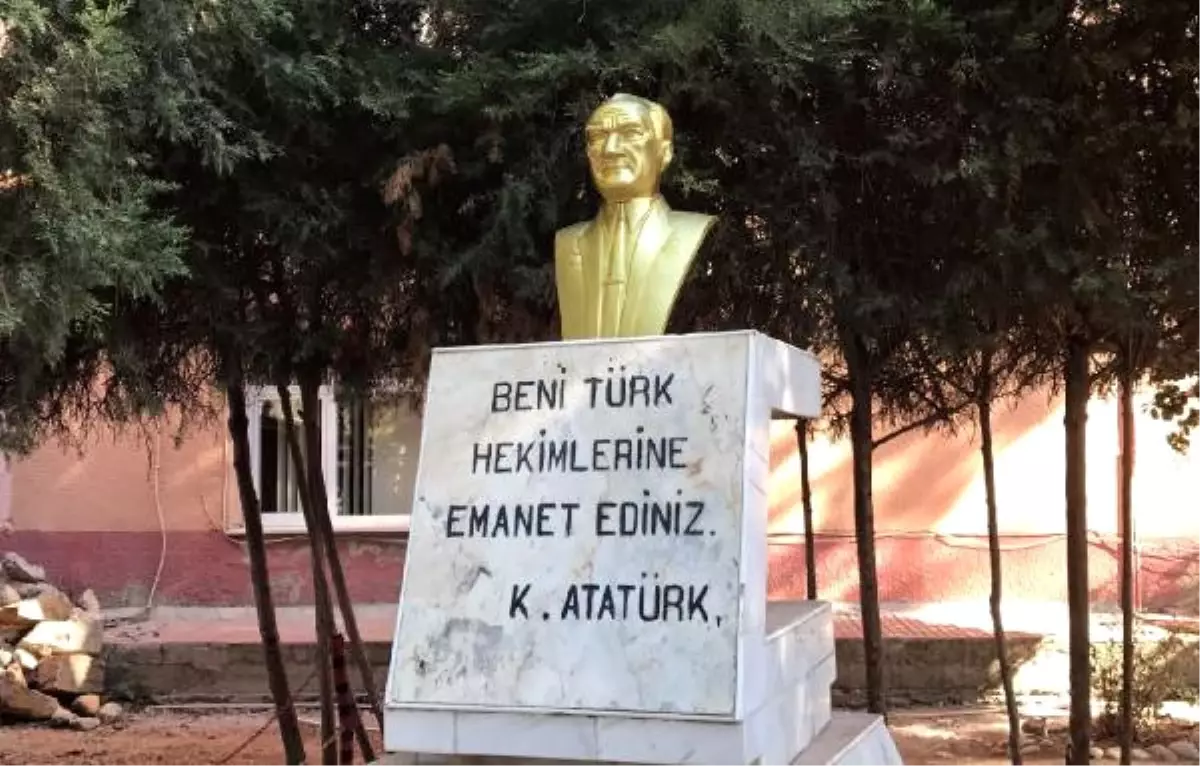 Sopalı Saldırıda Kırılan Atatürk Büstü Yenilendi