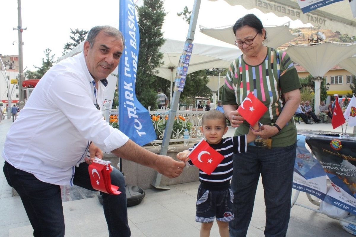 Thk, Tokat\'ta 5 Bin Bayrak Dağıttı