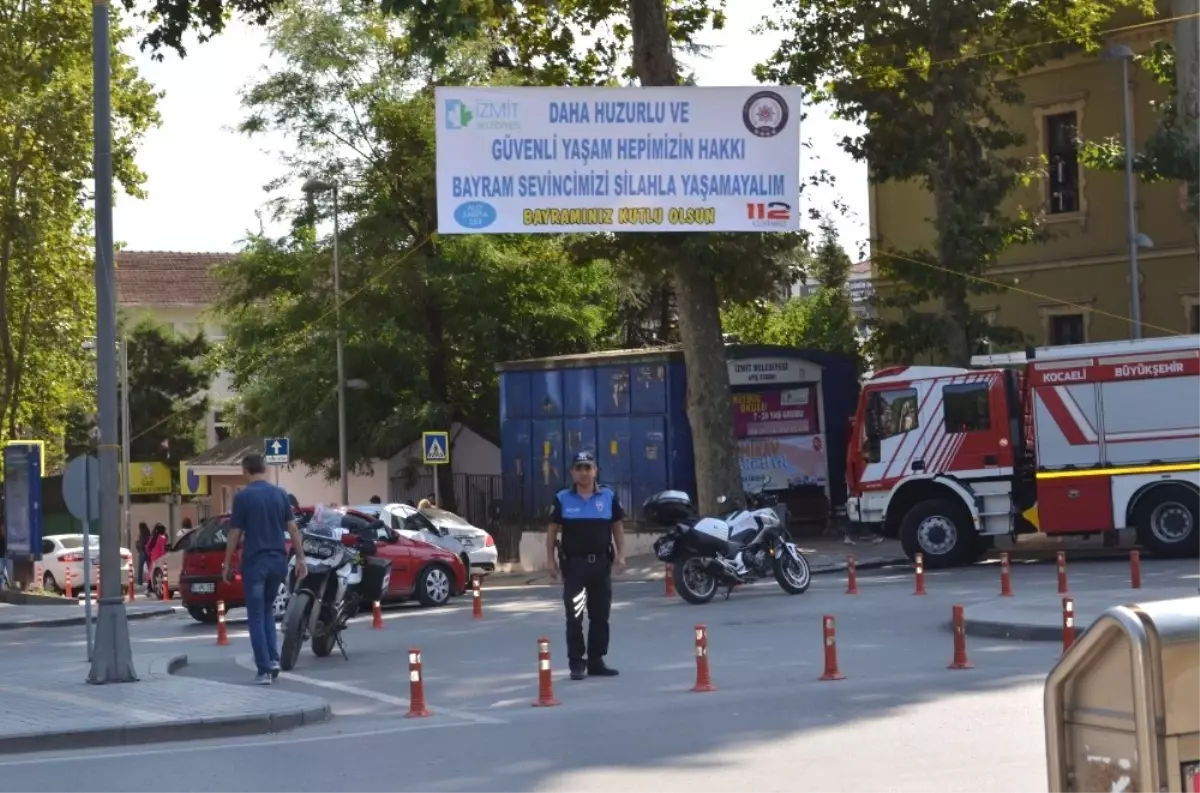 Toplum Destekli Polisten Vatandaşlara Pankartlı Uyarı