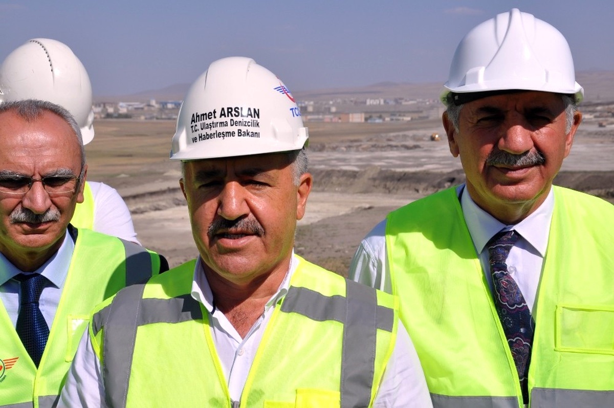 Ulaştırma Denizcilik ve Haberleşme Bakanı Ahmet Arslan, "Bugün Gece İtibarıyla Kgm\'ye Bağlı...