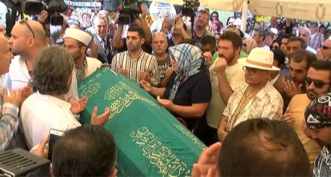 Vatan Şaşmaz\'ın Cenazesi Gözyaşları İçerisinde Camiye Getirildi