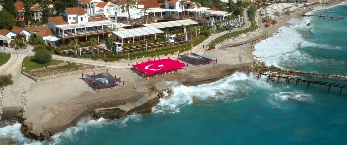 30 Ağustos\'u Karada, Hava ve Denizde Kutladılar
