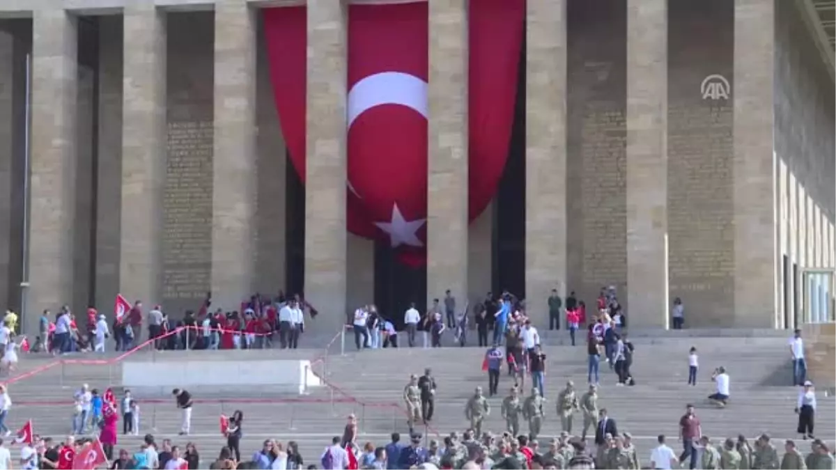 30 Ağustos Zafer Bayramı - Atatürk\'ün Akrabası Söğütlügil, Anıtkabir\'i Ziyaret Etti