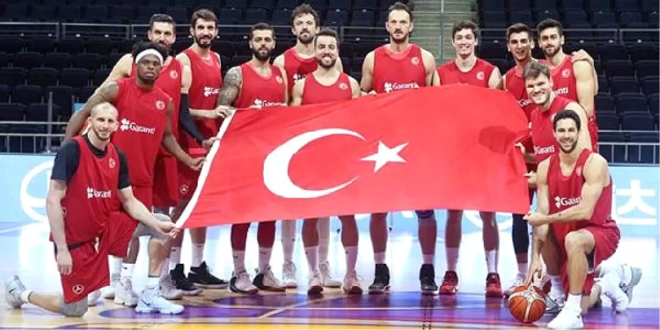 A Milli Basketbol Takımı\'nda, Pınar Karşıyaka\'da Görev Yapmış 8 İsim Yer Alıyor