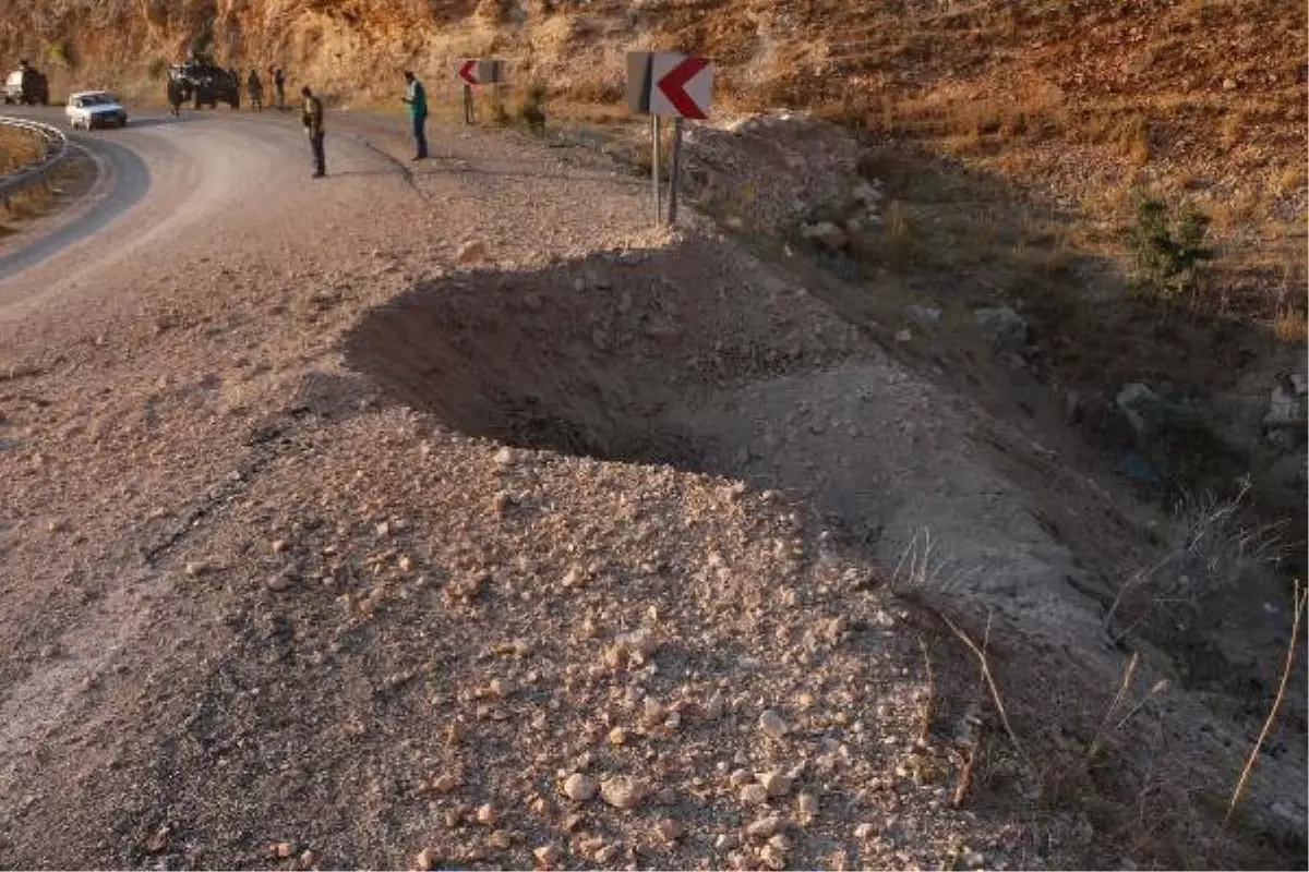 Adıyaman\'da Askeri Aracın Geçişi Sırasında Patlama (2) (Yeniden)