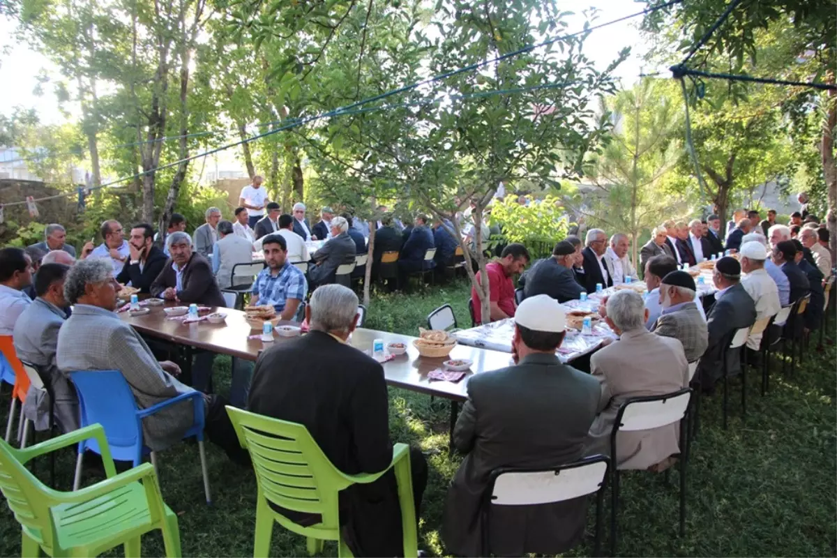 Aileler Arasındaki Husumeti Barış Yemeği Bitirdi