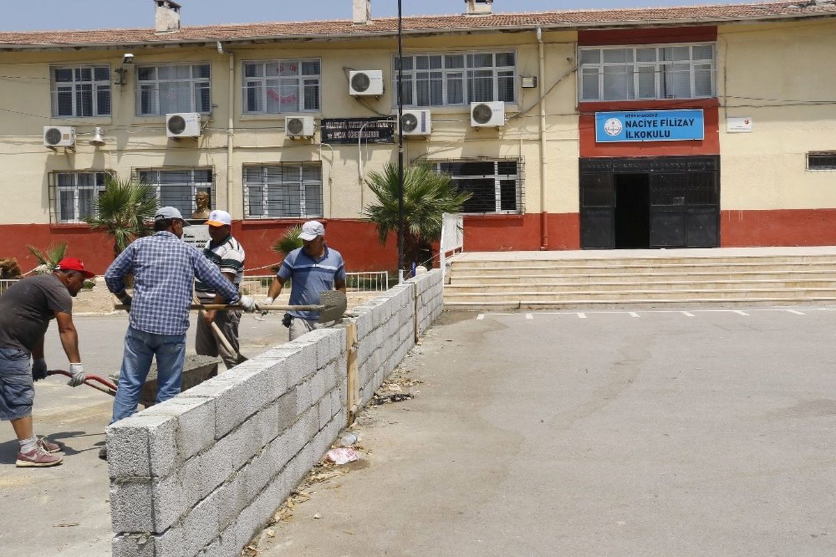 Akdeniz Belediyesi\'nden Okullara Destek