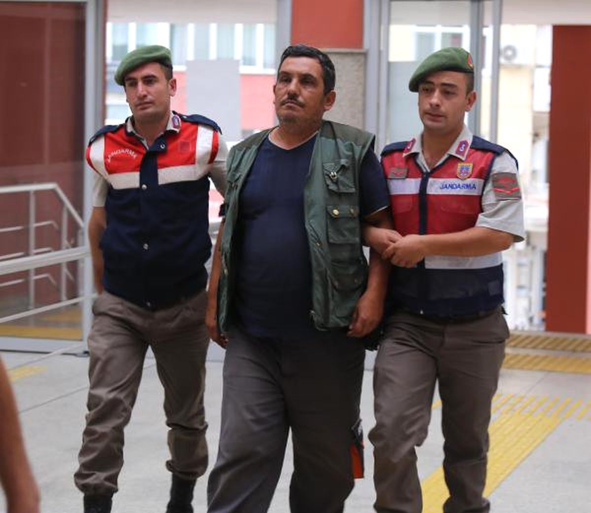 Akrabasını Vuran Maganda Adliyeye Sevk Edildi