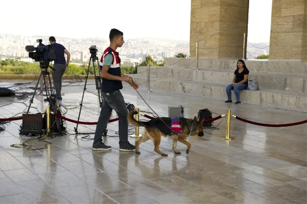 Anıtkabir\'de Yoğun Güvenlik Önlemleri