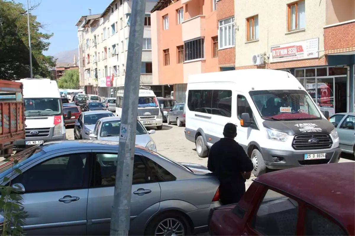 Bayram Öncesi Oltu\'da Trafik Yoğunluğu