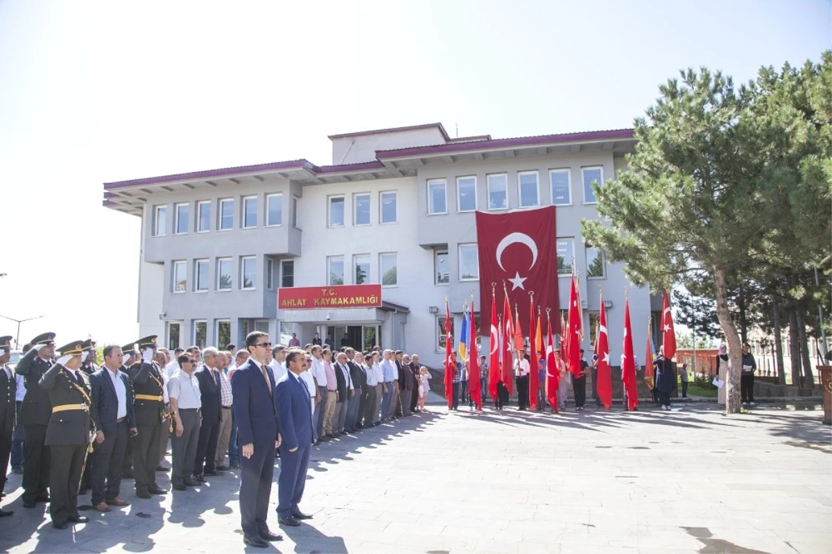 Bitlis ve İlçelerinde 30 Ağustos Zafer Bayramı Kutlandı