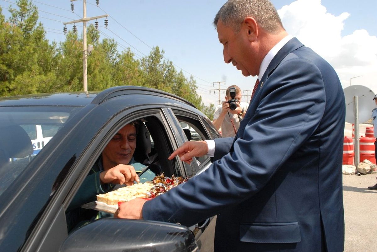 Burdur Valisi\'nden Tatilcilere Ceviz Ezmesi