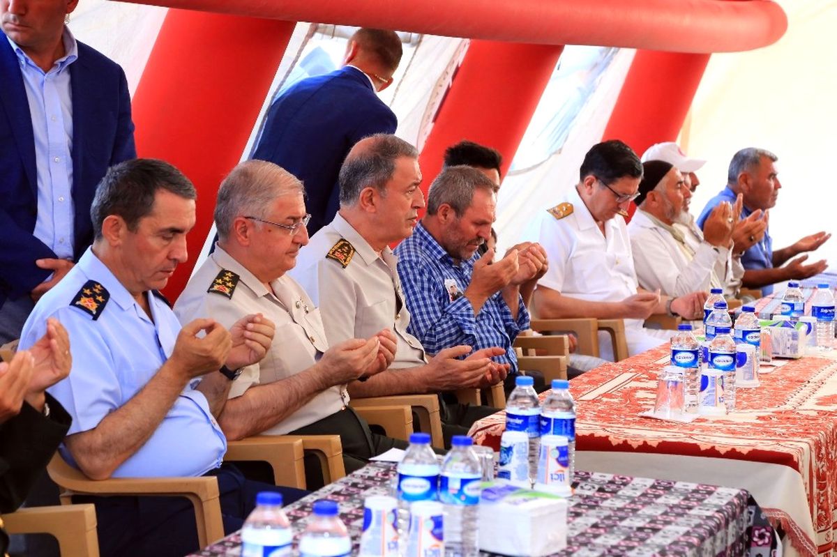Dha Ankara- Hulusi Akar\'dan Şehit Ailesine Ziyaret
