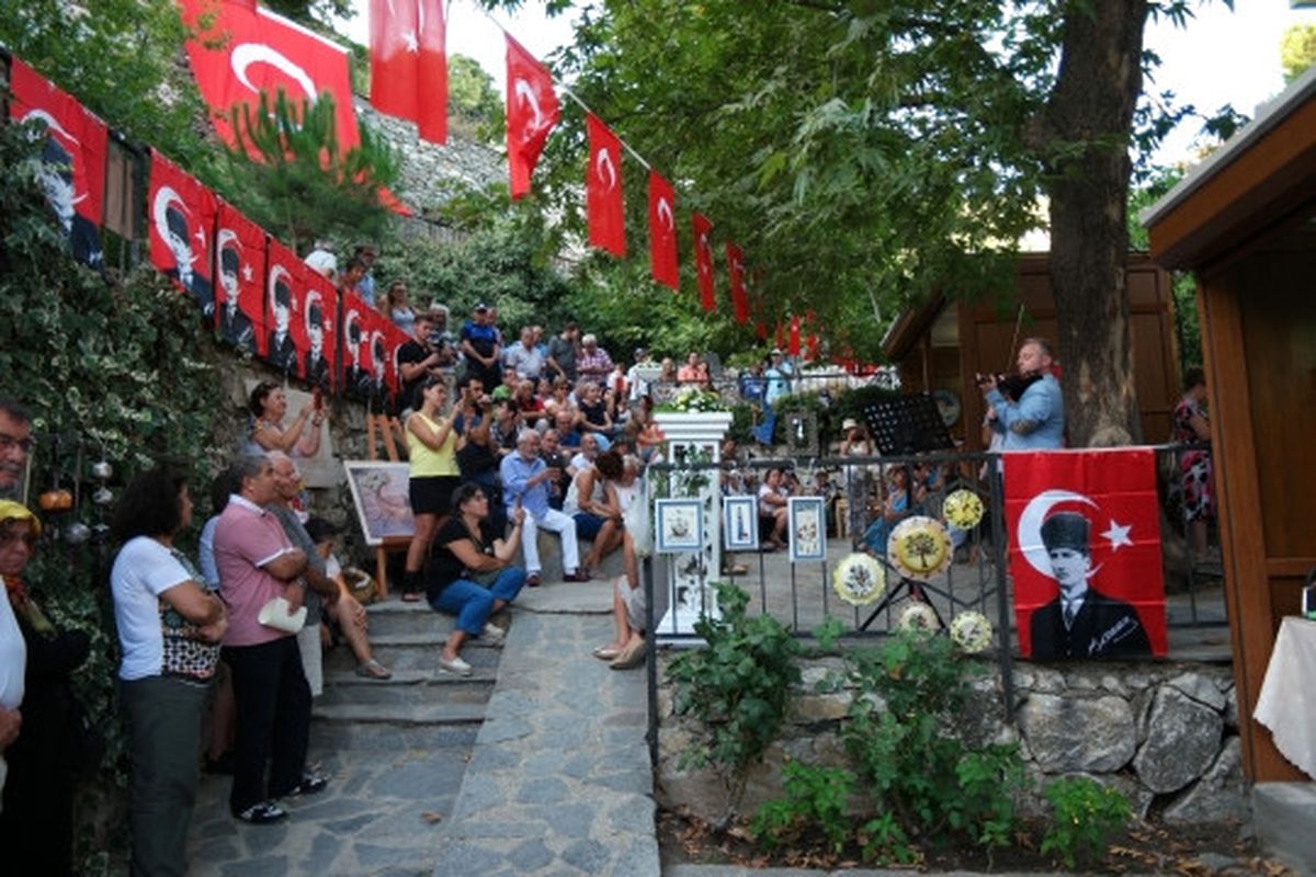 Edremit\'te "Sanat Terasları" Açıldı