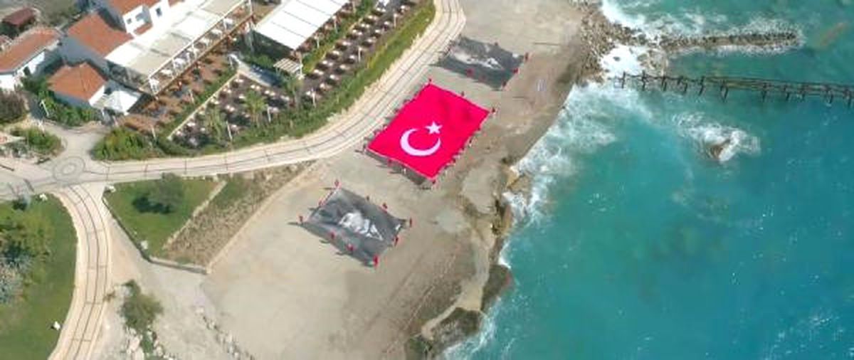 Hollywood Filmlerini Hatırlatan Zafer Bayramı Kutlaması