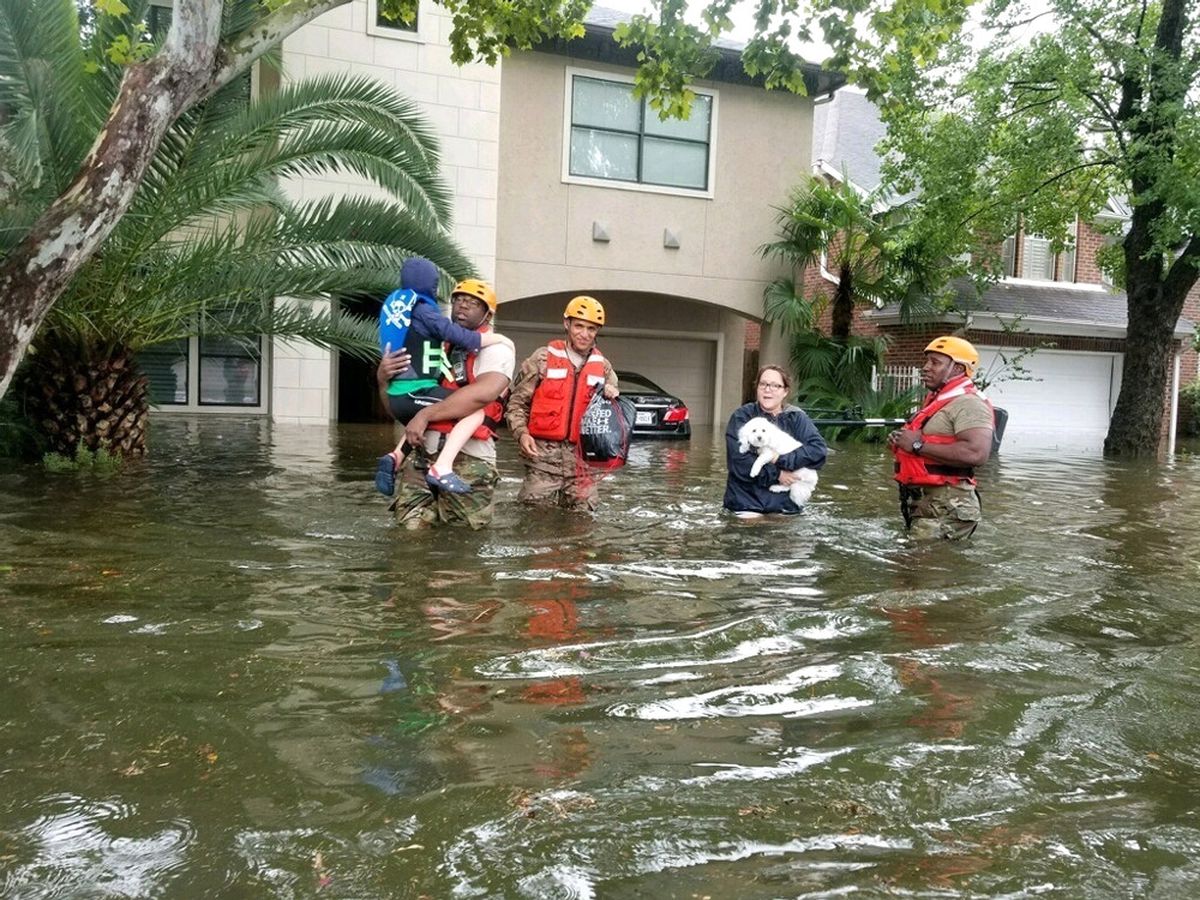 Houston\'da Sokağa Çıkma Yasağı İlan Edildi