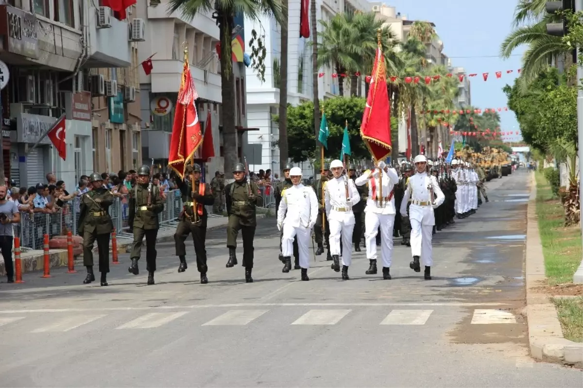 İskenderun\'da 30 Ağustos Askeri Geçit Töreniyle Kutlandı