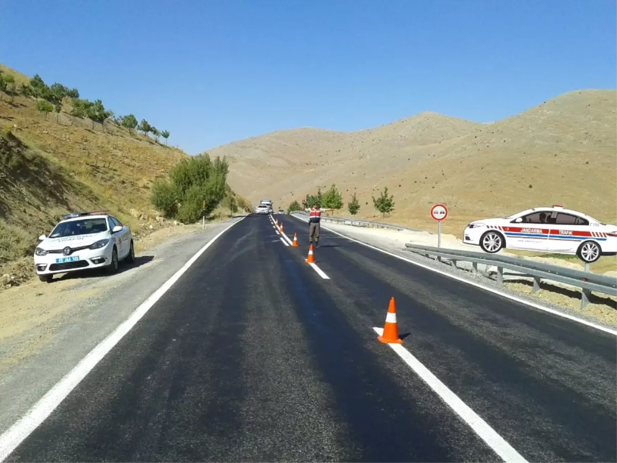 Jandarmadan Maket Araçlı Trafik Tedbiri