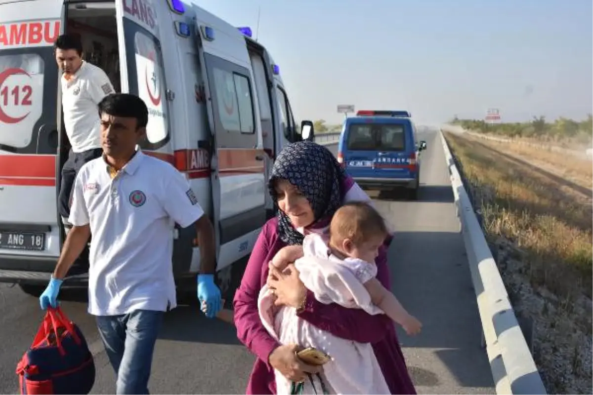 Kamyon Otobüse Çarptı: 3 Kurbanlık Telef Oldu, 6 Kişi Yaralandı