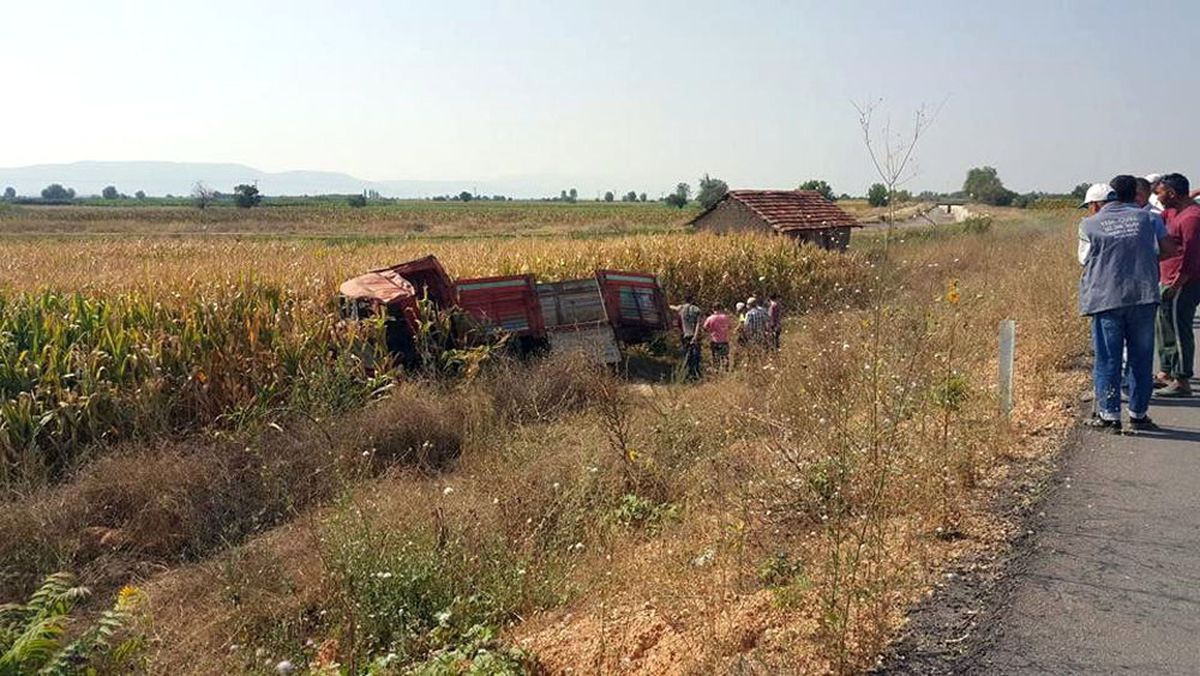 Kamyonet Kamyona Arkadan Çarptı: 2 Ölü, 2 Yaralı
