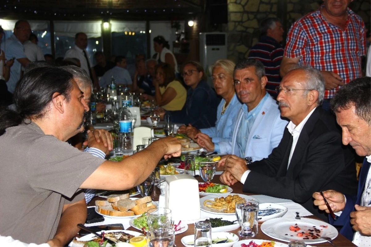 Kılıçdaroğlu, Partililerle Akşam Yemeğinde Bir Araya Geldi