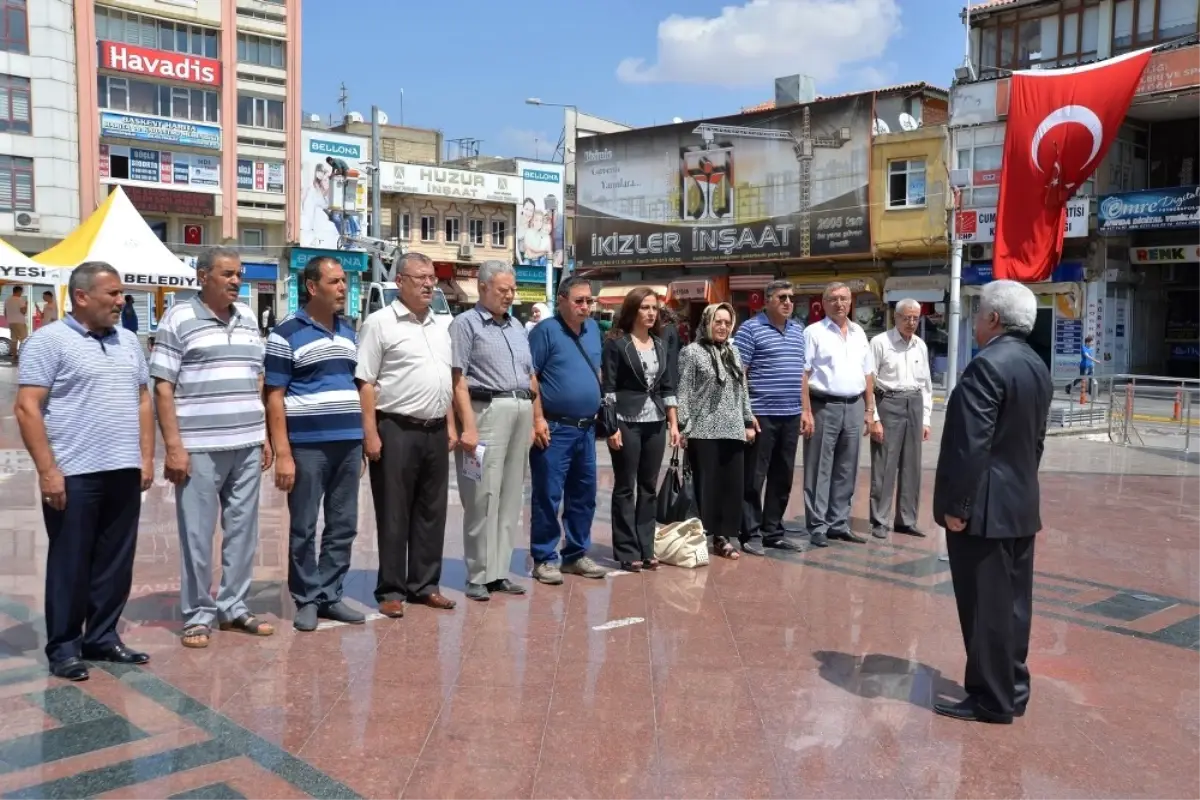 Kilis\'te Add ile CHP Alternatif Çelenk Sundu