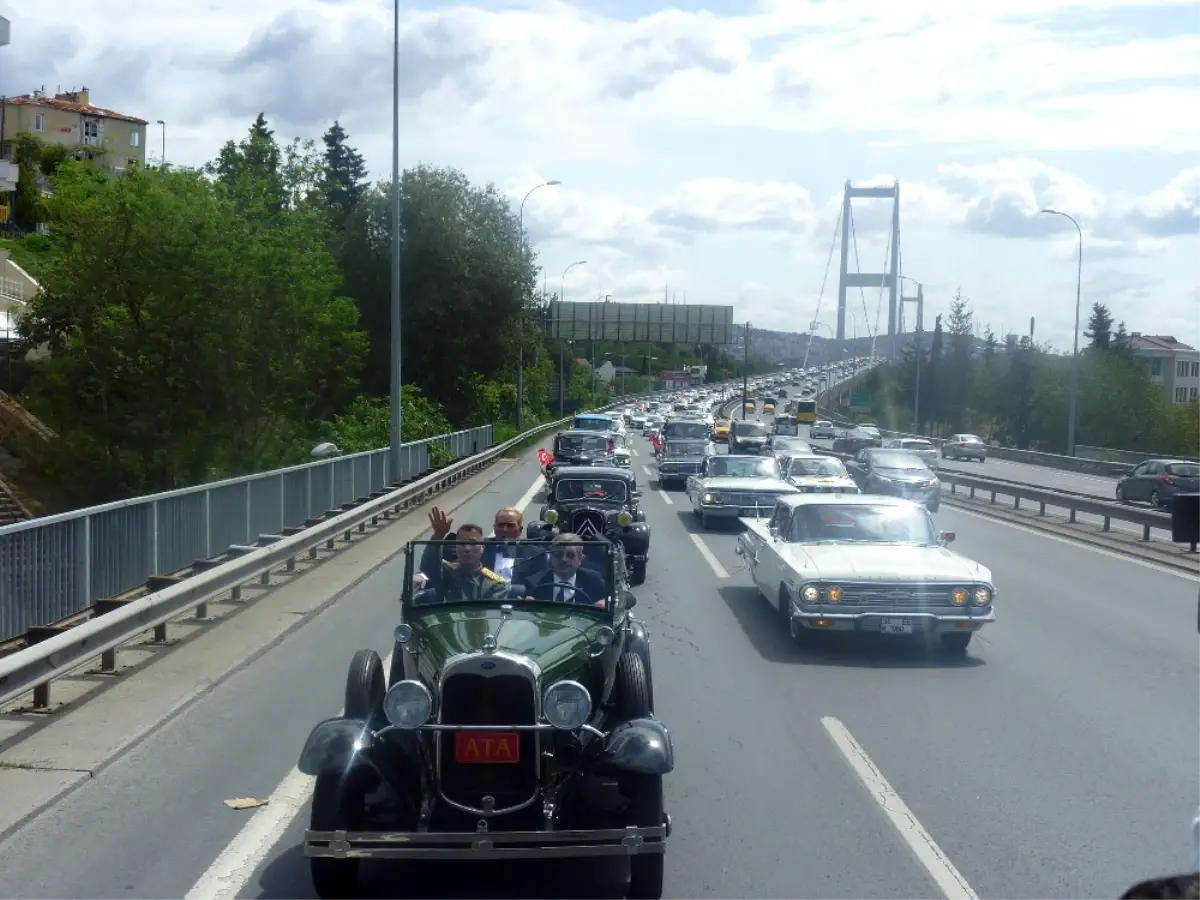 Klasik Otomobiller Zafer Bayramı İçin Yola Çıktı