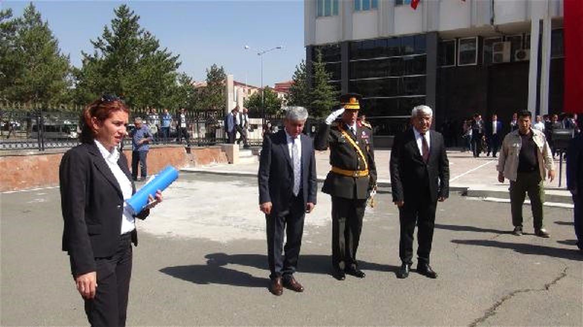 Kutlamalara Katılım Az Olunca Vali Sordu: Halk Nerede?