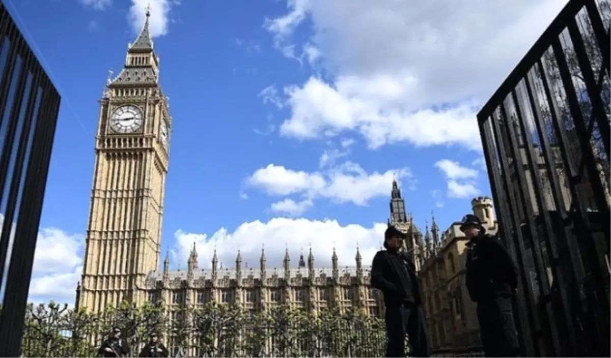 Londra\'da Şüpheli Çanta Alarmı