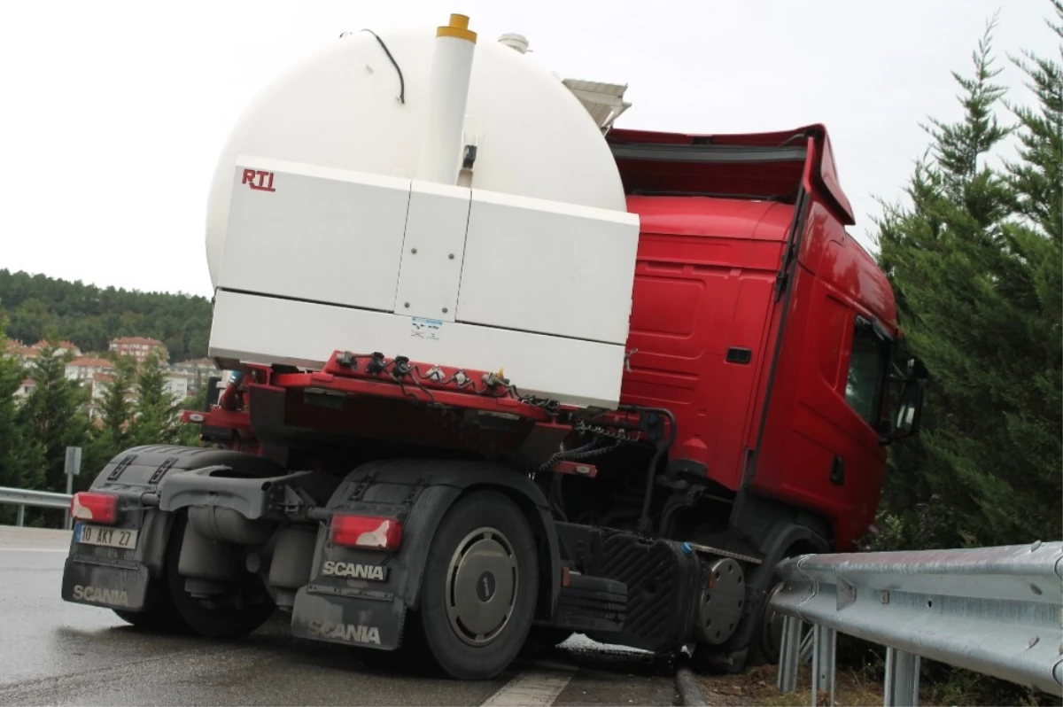 Makaslayan Tanker Bariyere Girdi