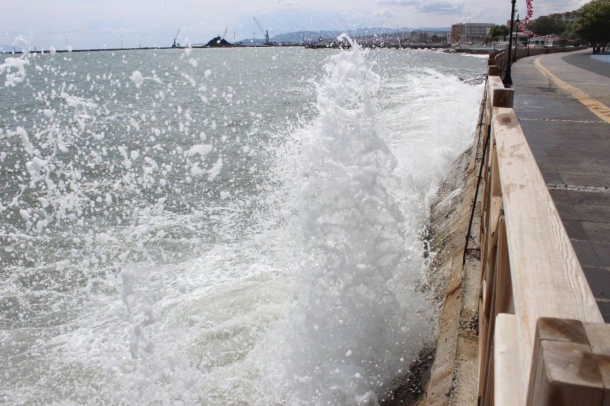 Marmara\'da Deniz Ulaşımına Poyraz Engeli