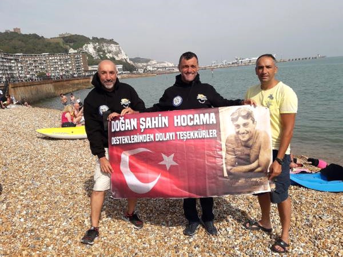 Milli Yüzücü Emre Seven, Manş Denizi\'ni Geçti