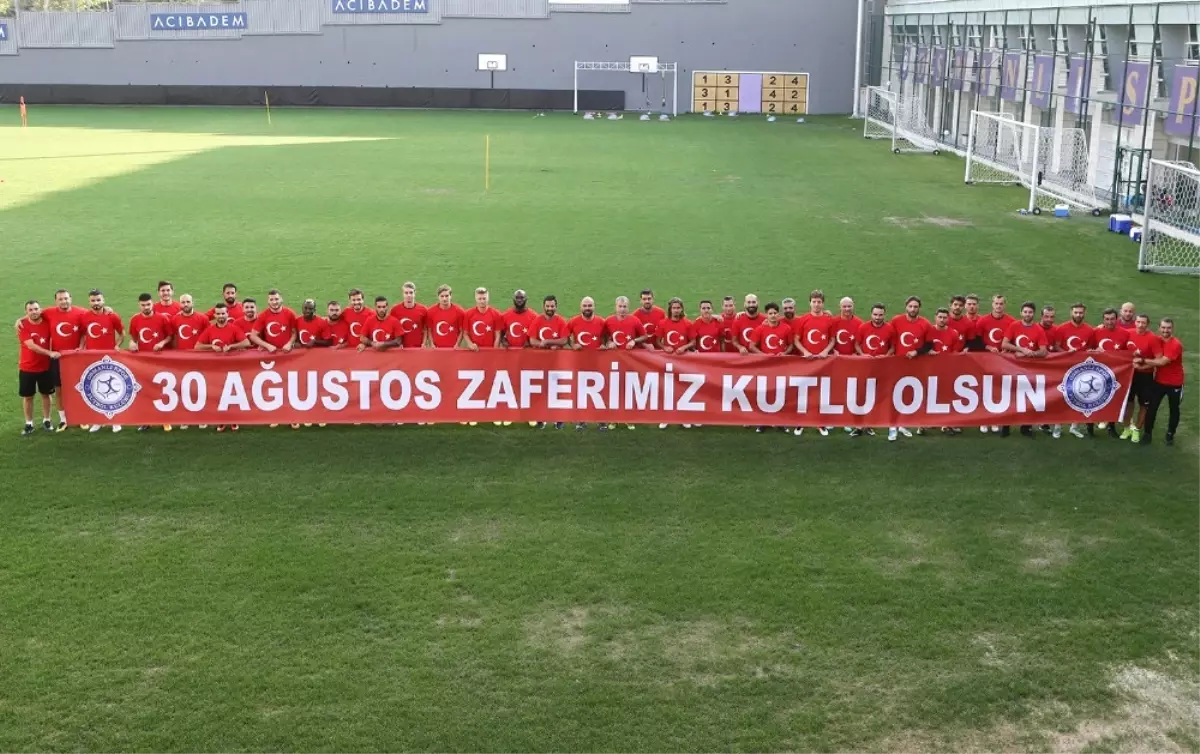 Osmanlıspor, "30 Ağustos Zafer Bayramı"Nı Kutladı