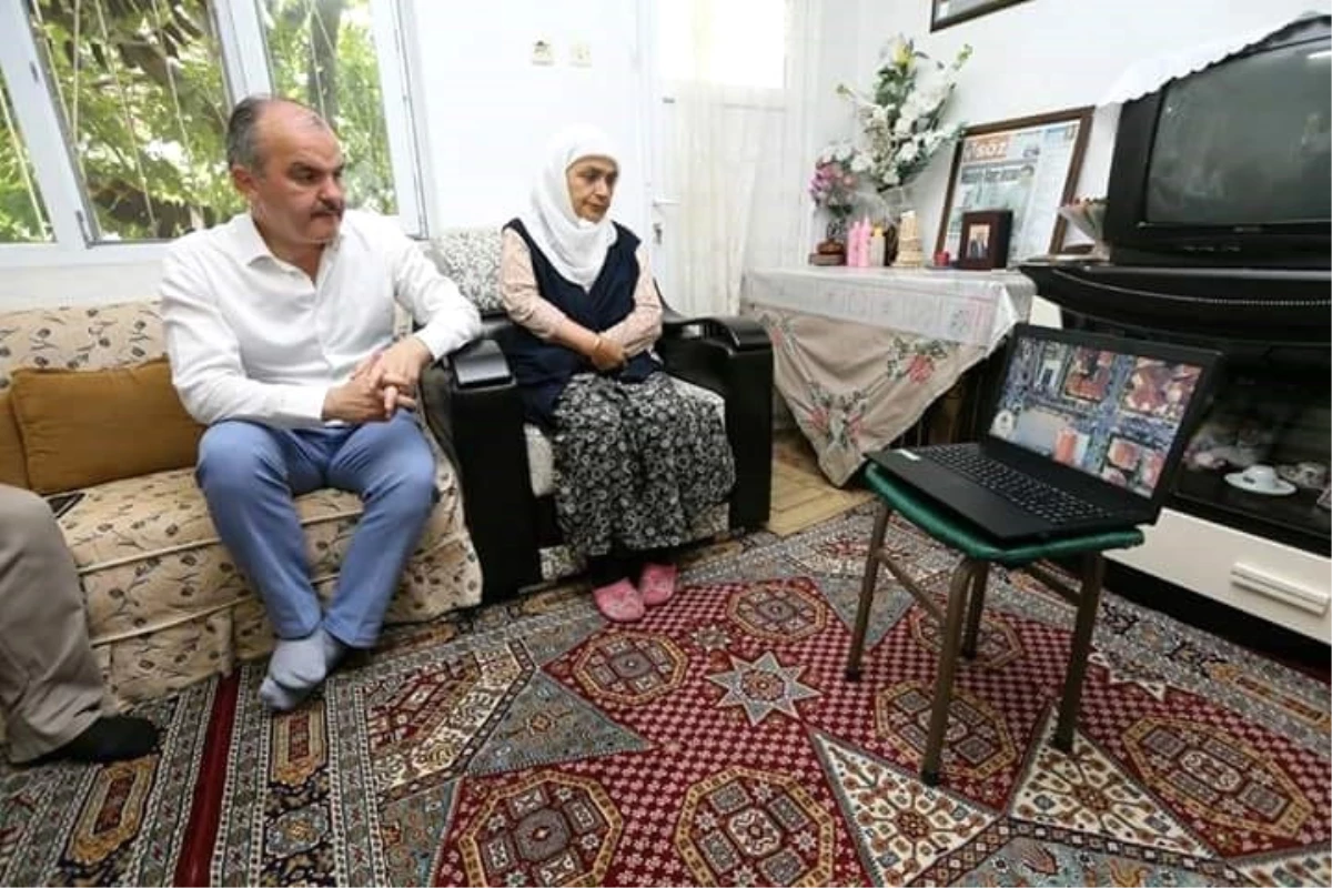 Şahit Başsavcı Mustafa Alper\'in Annesine Duygulandıran Ziyaret