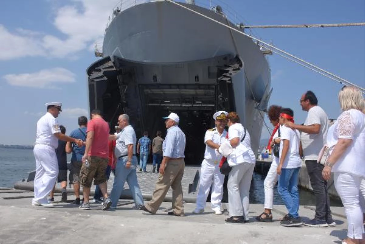 Savaş Gemileri İzmirliler\'in Ziyaretine Açıldı