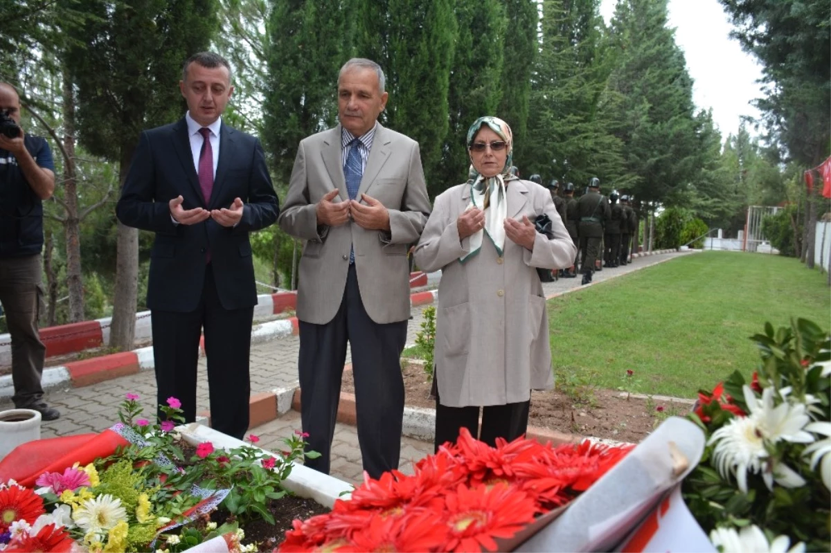 Şehit Annesi Gözyaşlarını Tutamadı