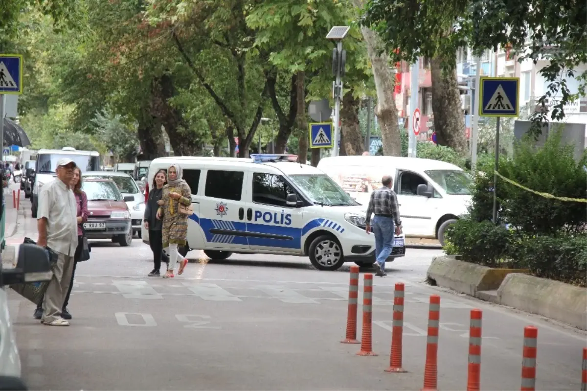 Şehrin Göbeğindeki Şüpheli Çanta Fünyeyle Patlatıldı