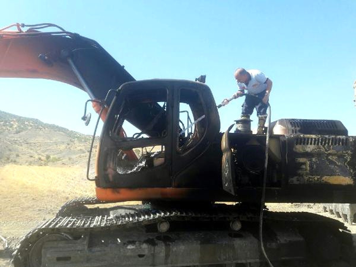 Siirt\'te 11 İş Makinesini Ateşe Veren PKK\'lılar Aranıyor