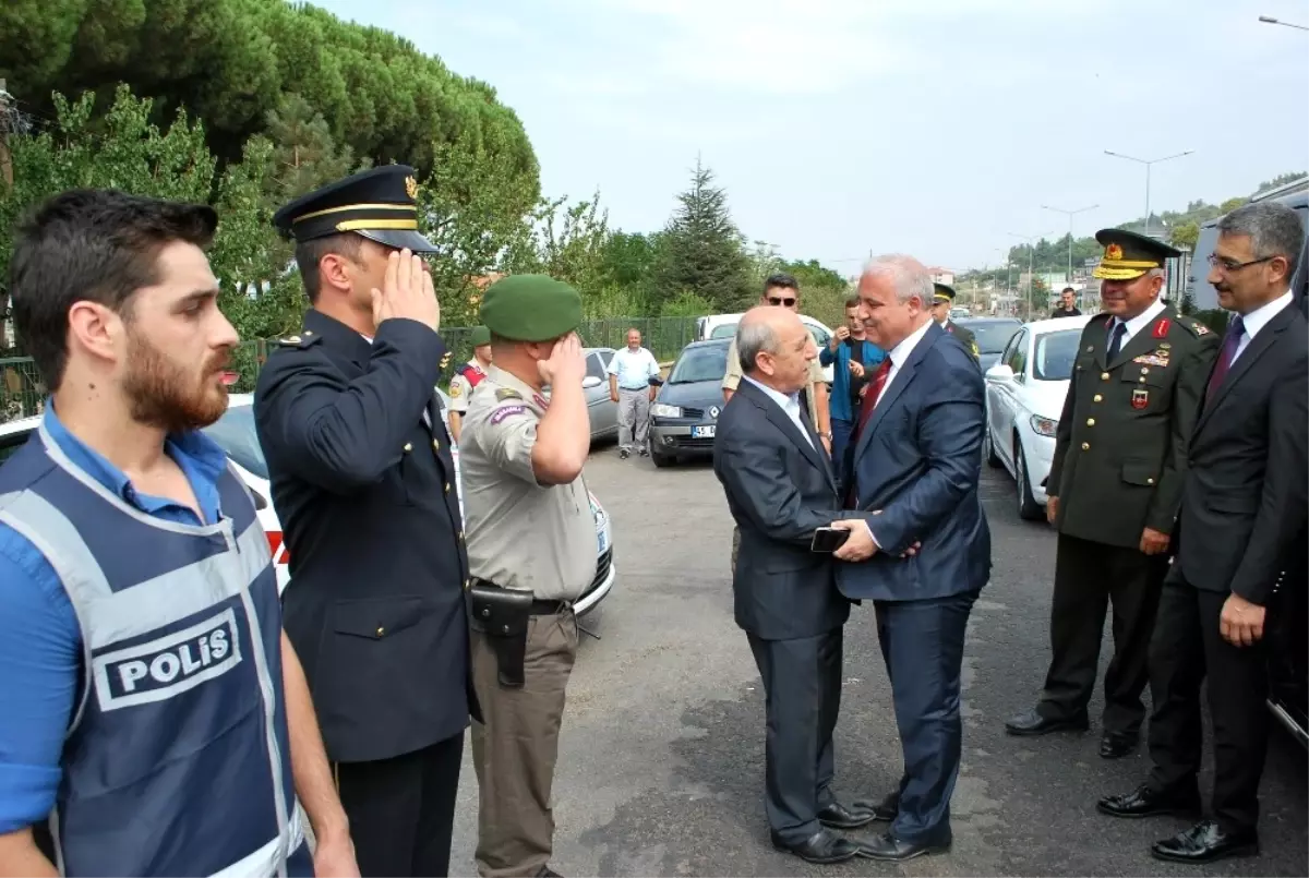 Vali Güvençer, Trafik Uygulama Noktasını Denetledi