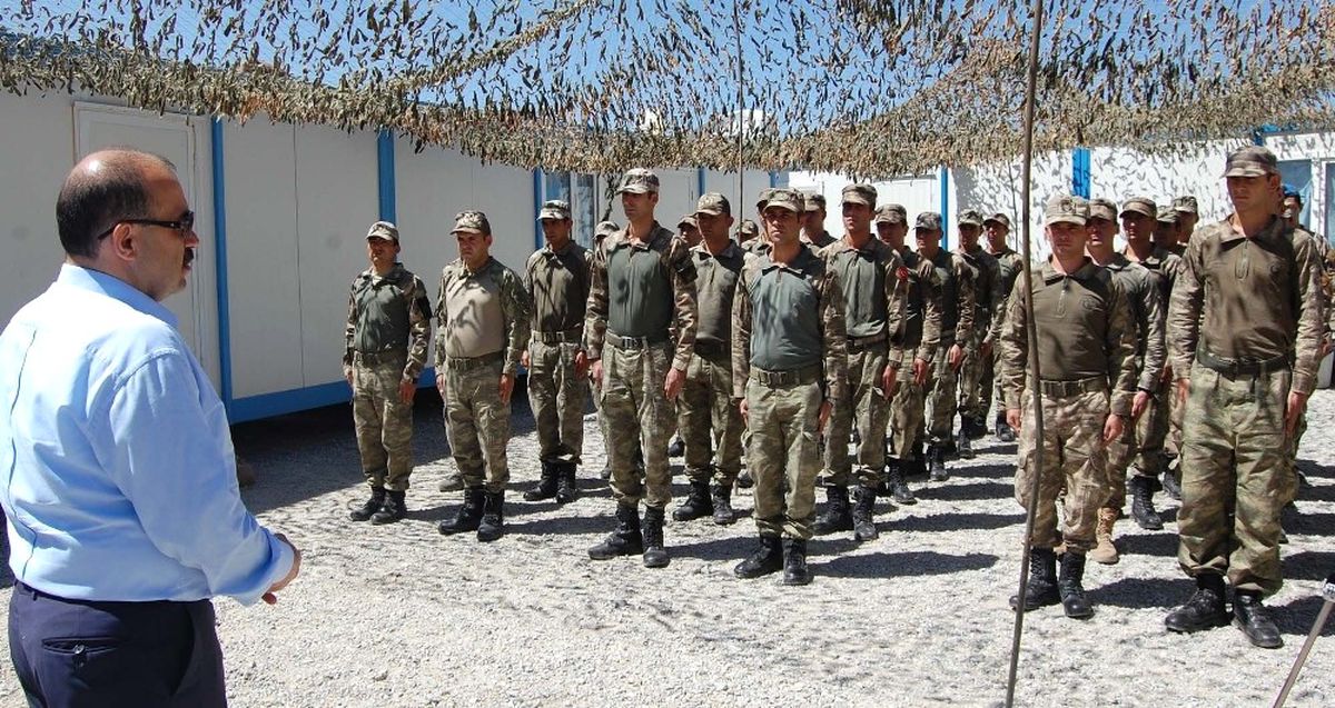 Vali Ustaoğlu\'ndan Mehmetçiğe Bayram Ziyareti