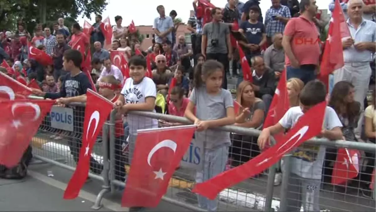 Vatan Caddesi\'nde 30 Ağustos Zafer Bayramı Kutlaması