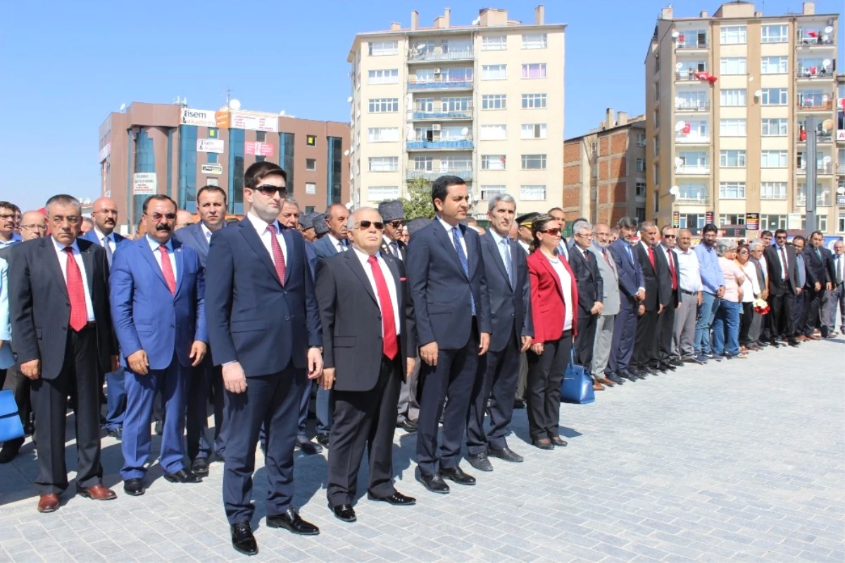 Zafer Bayramı Kutlamalarında Gazi Mustafa Kemal\'in Heykeli Açıldı