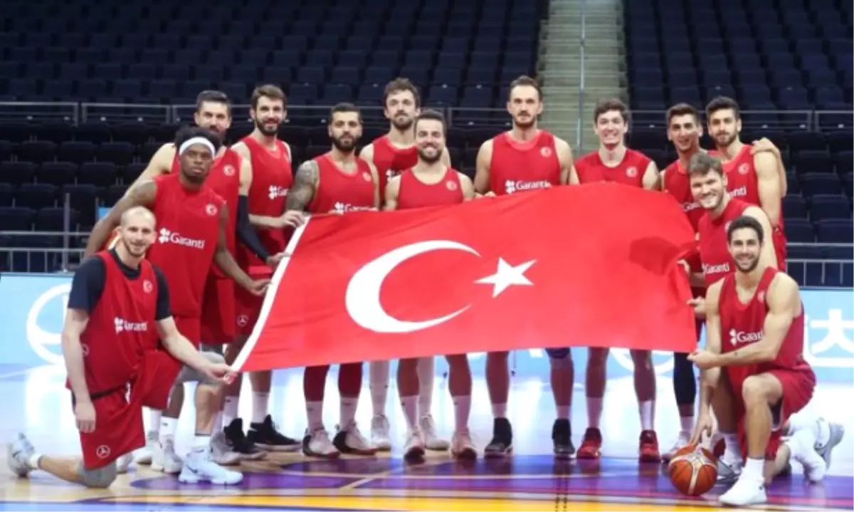 A Milli Basketbol Takımı Parkeye Çıkıyor