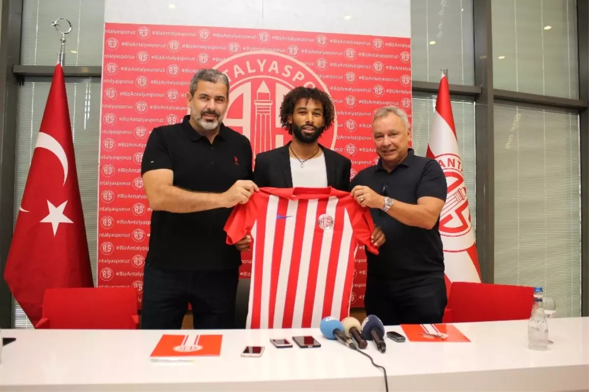 Antalyaspor\'da Sangare 3 Yıllık Sözleşme İmzaladı